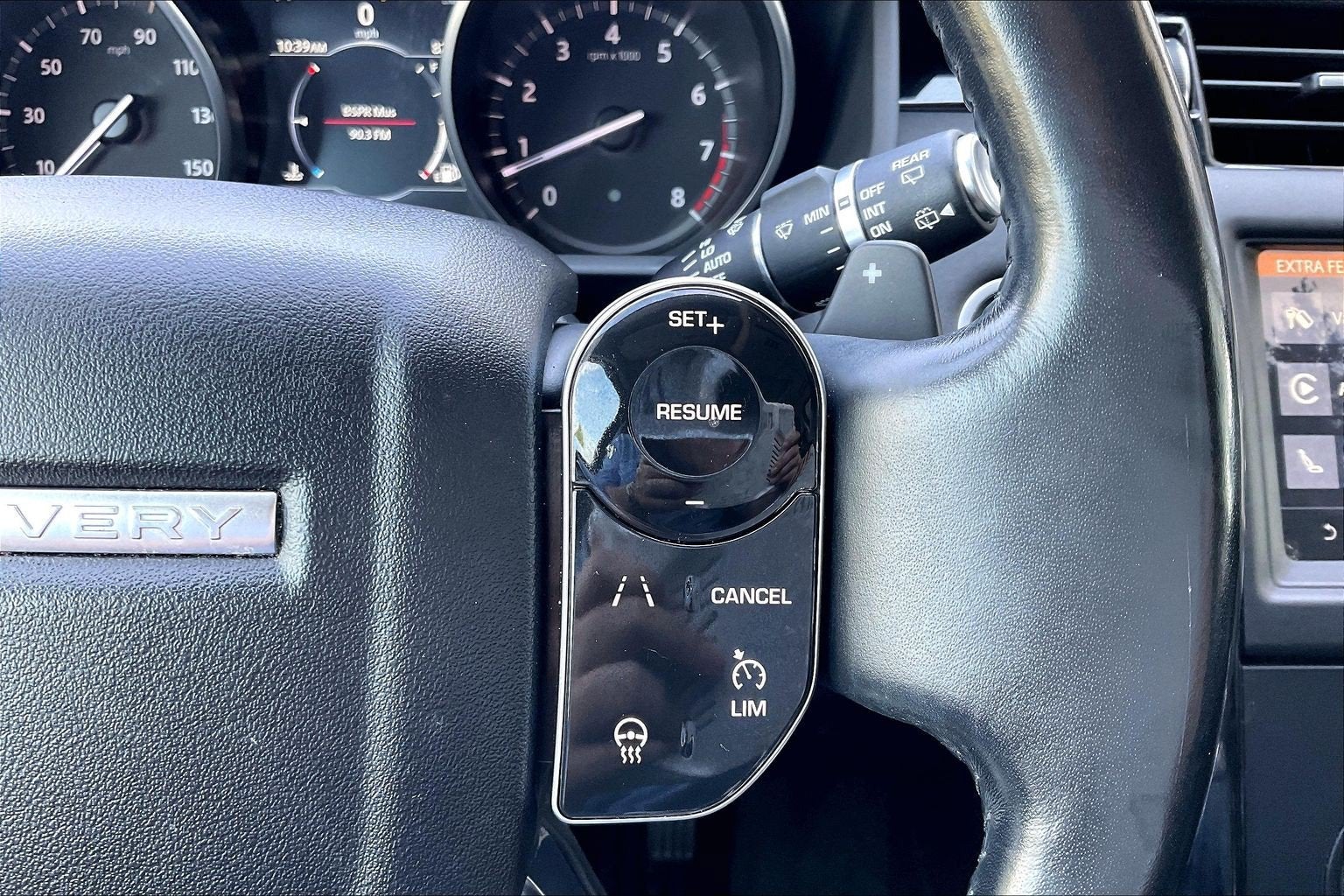 2020 Land Rover Discovery SE