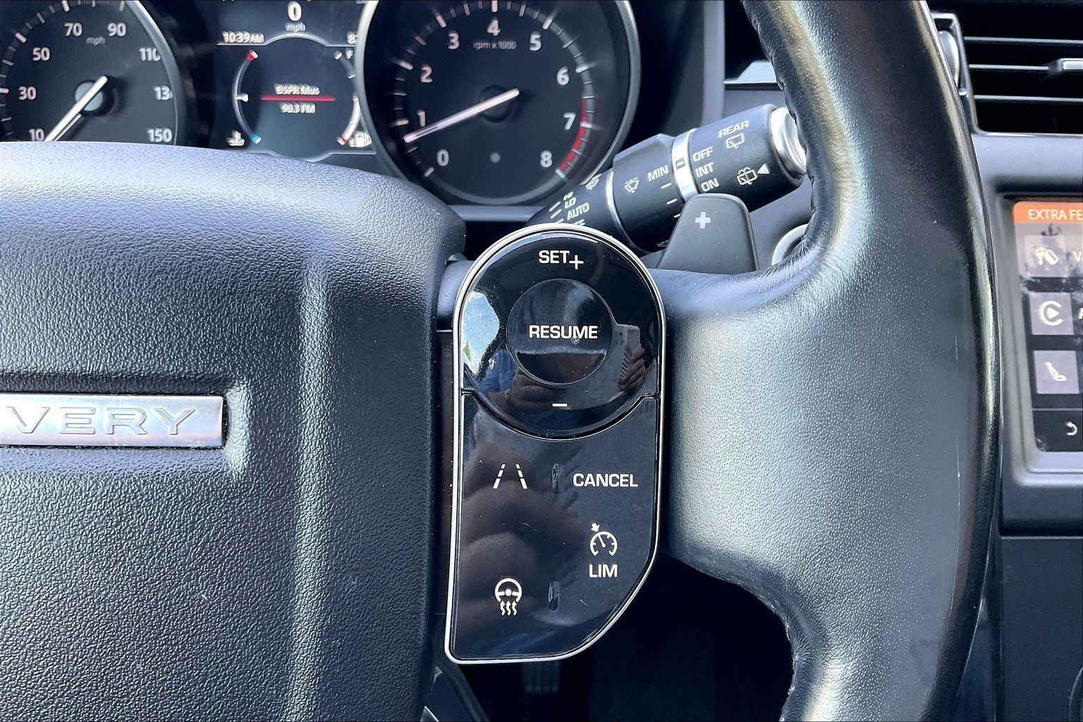 2020 Land Rover Discovery SE