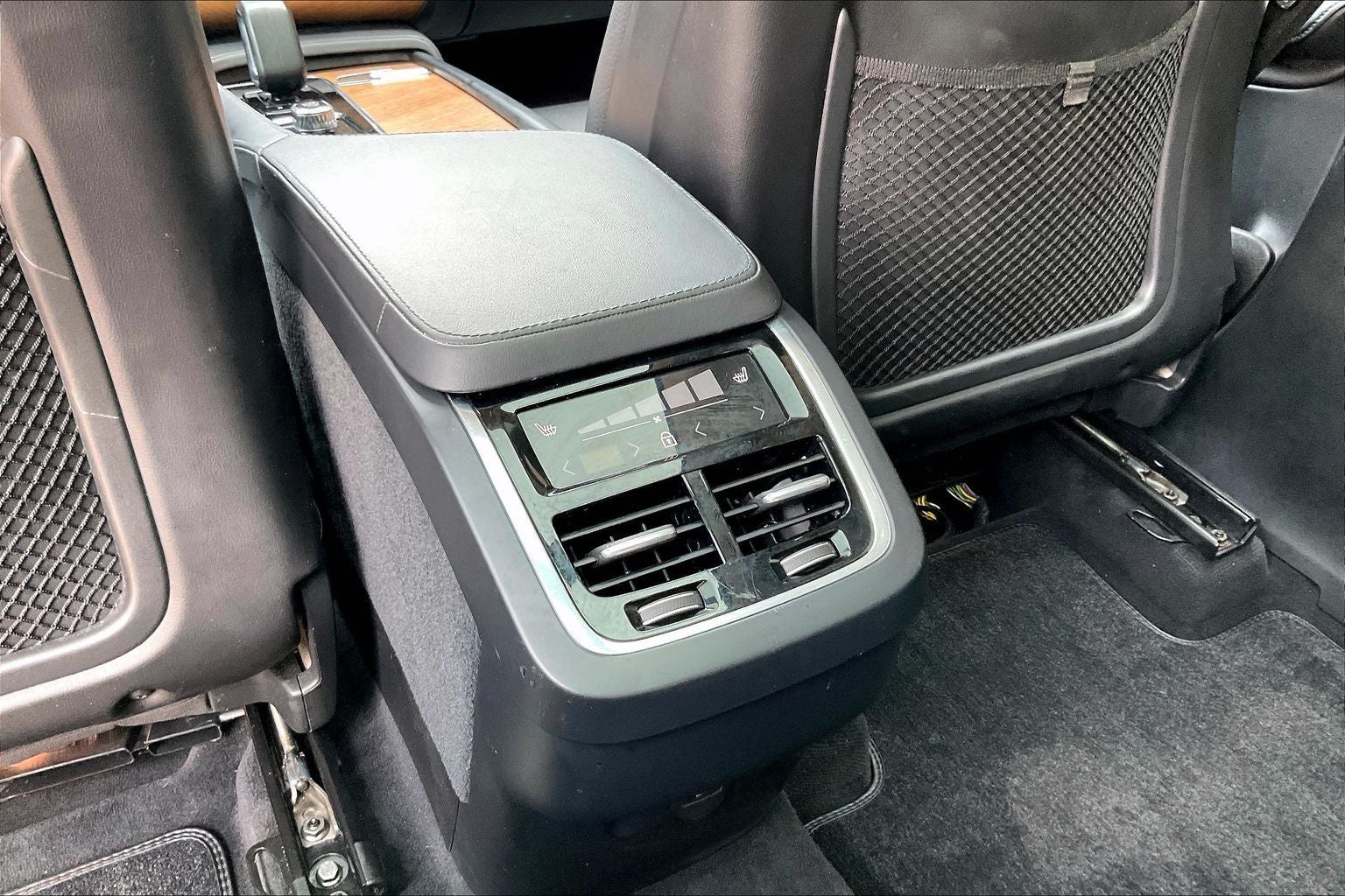 2024 Volvo XC90 B6 Plus Bright Theme 6-Seater