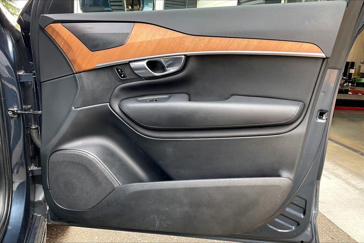 2024 Volvo XC90 B6 Plus Bright Theme 6-Seater