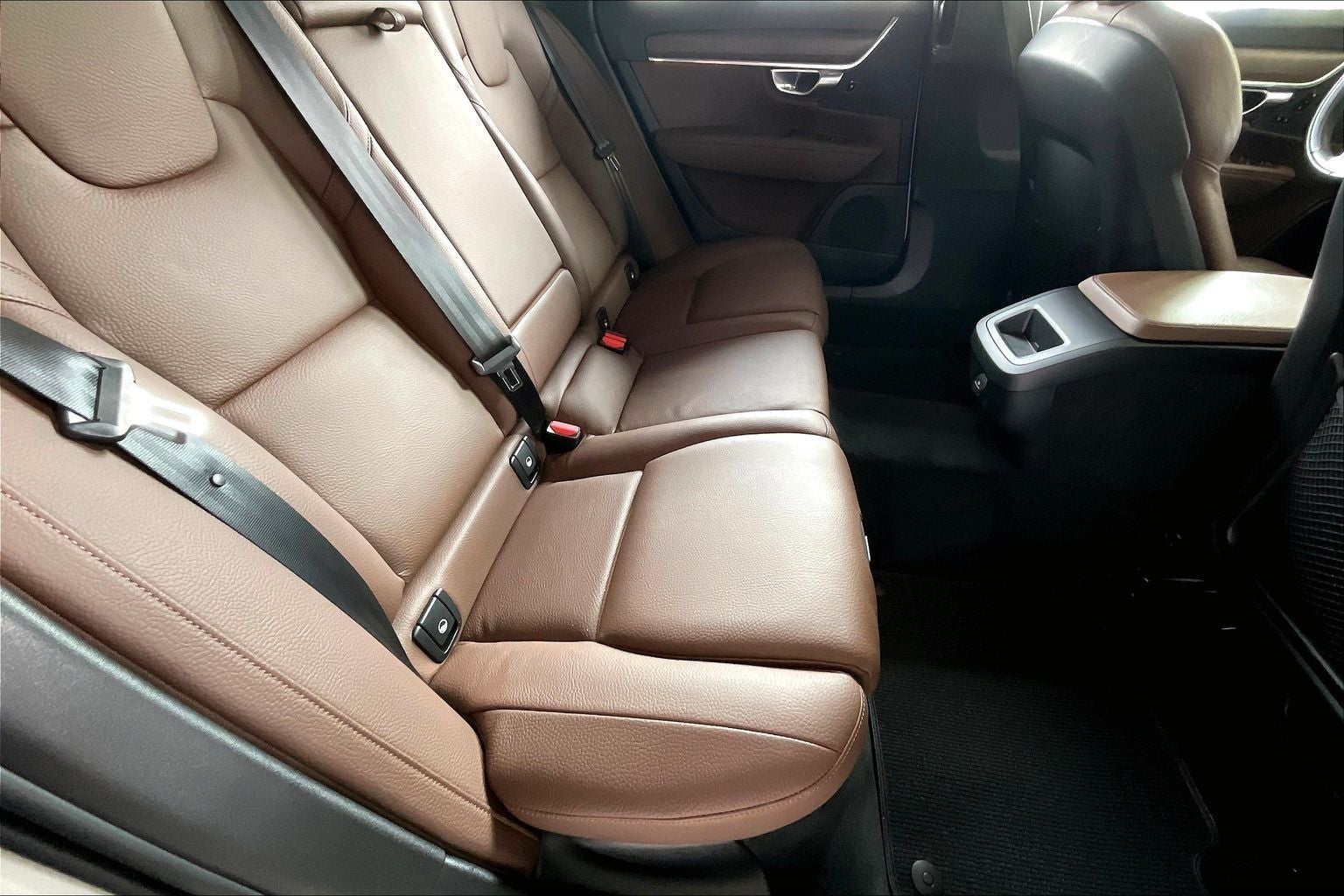 2022 Volvo V90 Cross Country B6