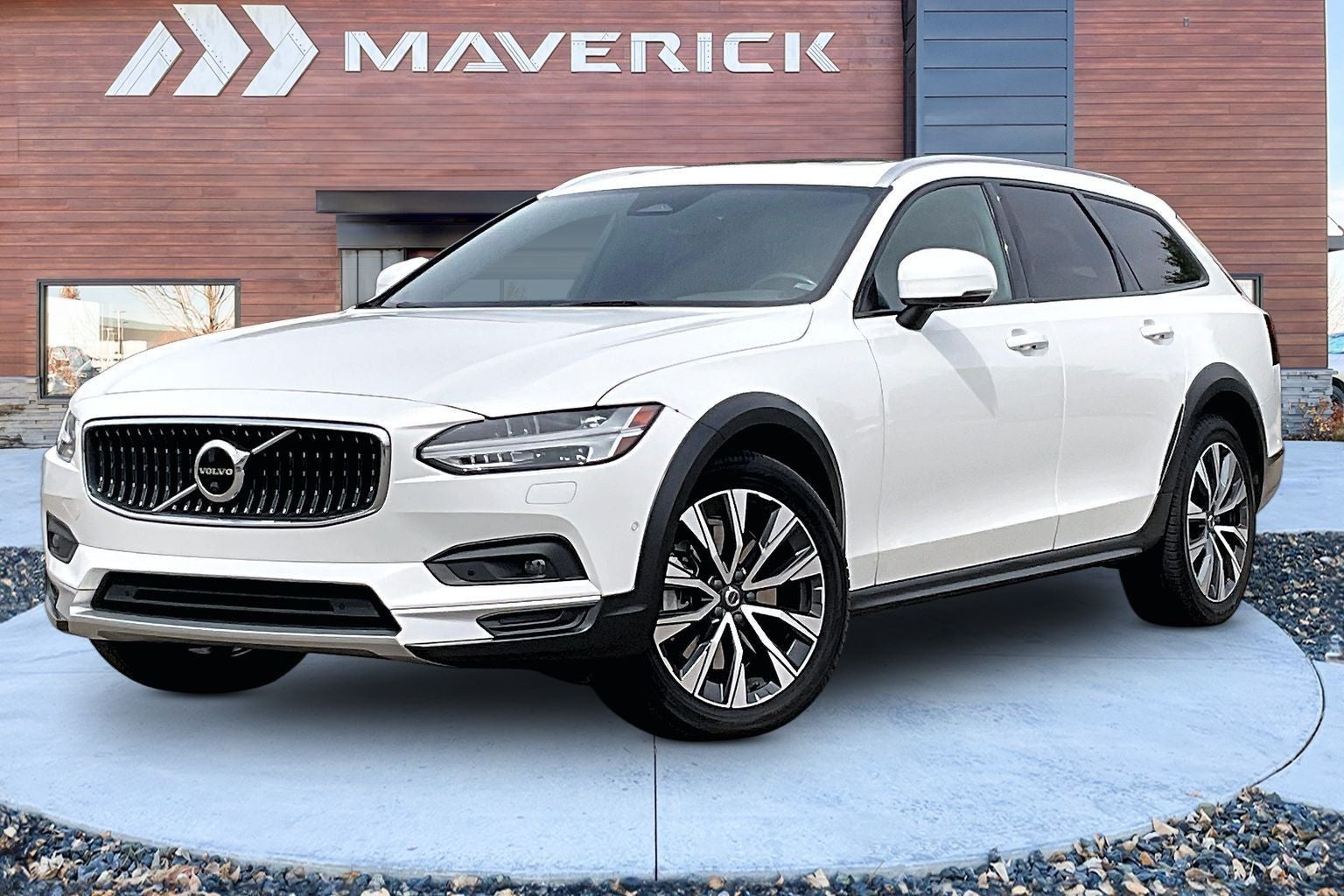 2022 Volvo V90 Cross Country B6