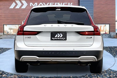 2022 Volvo V90 Cross Country B6