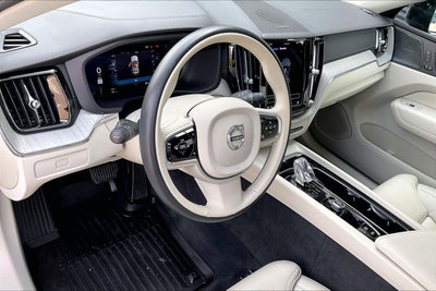 2023 Volvo XC60 B6 Ultimate Dark Theme