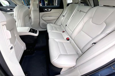 2023 Volvo XC60 B6 Ultimate Dark Theme