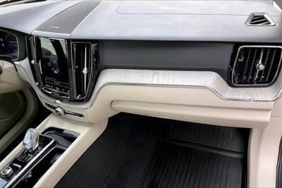 2023 Volvo XC60 B6 Ultimate Dark Theme