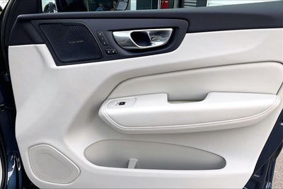 2023 Volvo XC60 B6 Ultimate Dark Theme