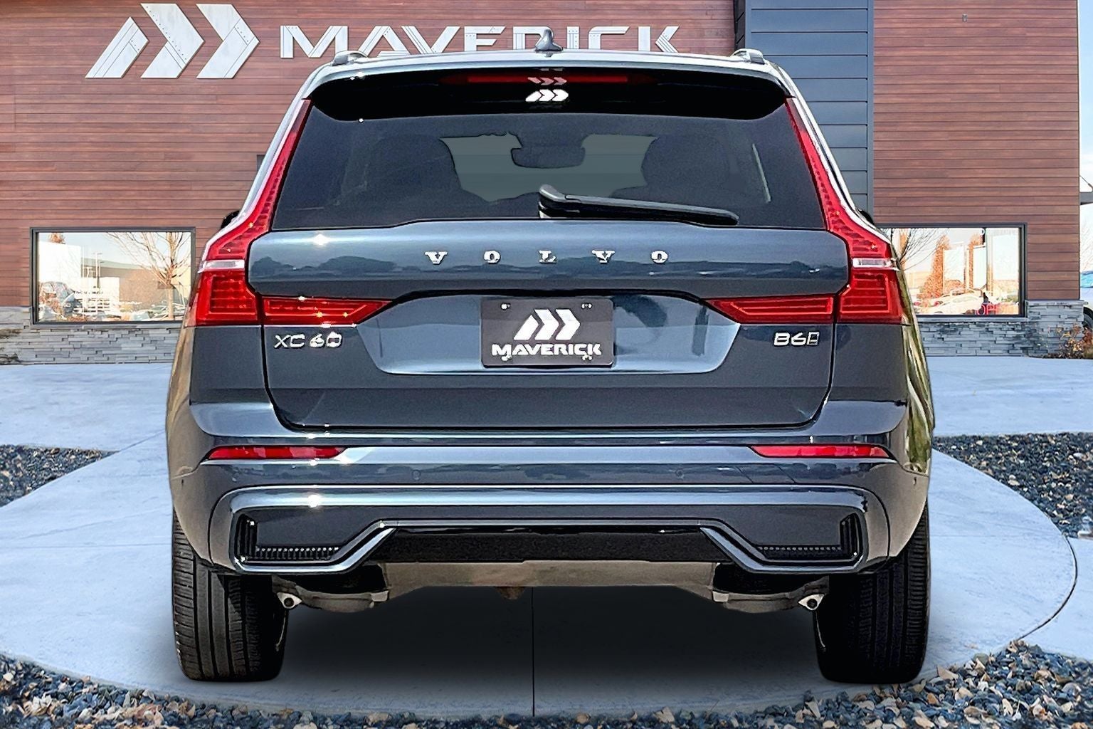 2023 Volvo XC60 B6 Ultimate Dark Theme