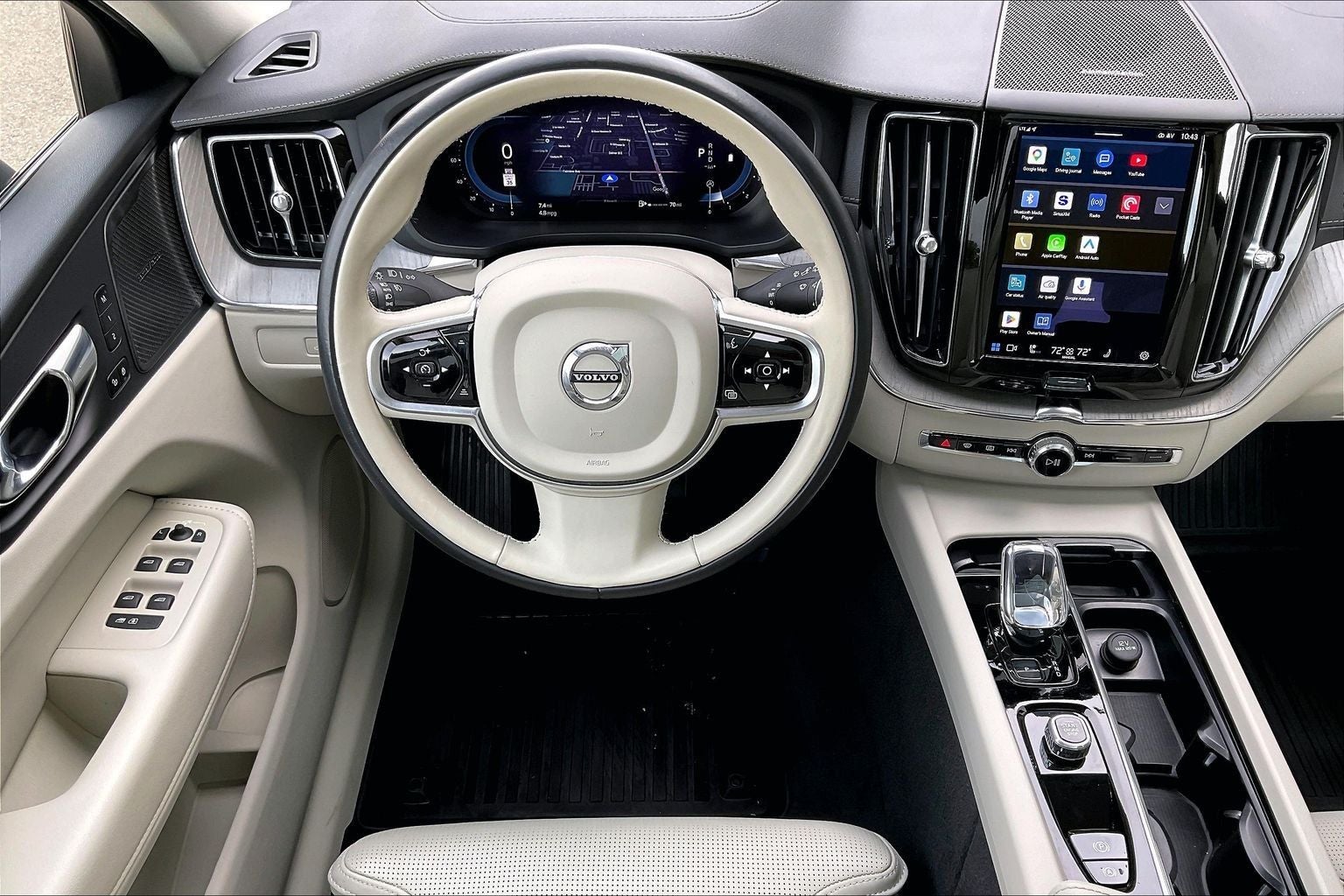 2023 Volvo XC60 B6 Ultimate Dark Theme