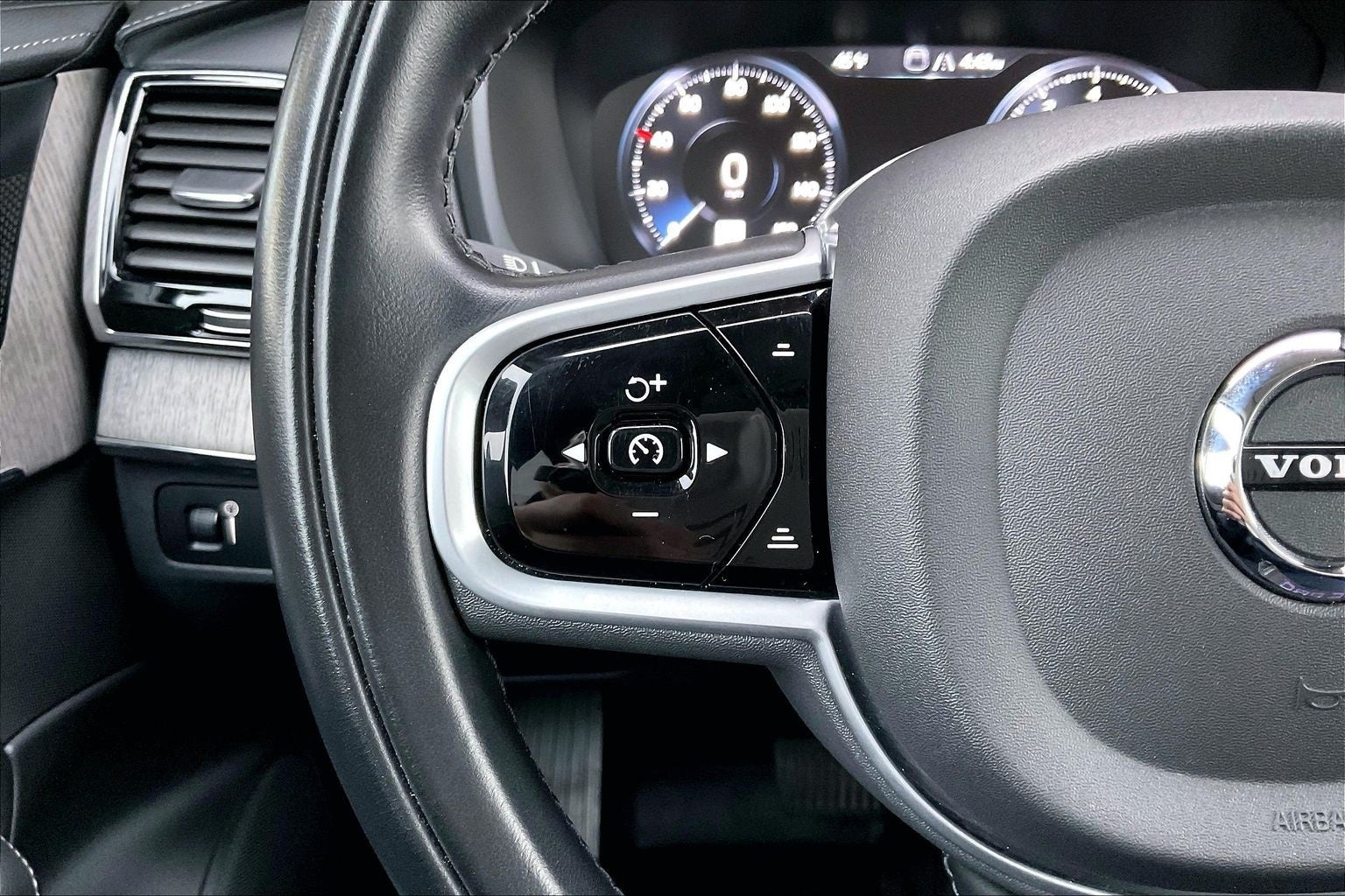 2022 Volvo XC90 T6 Inscription