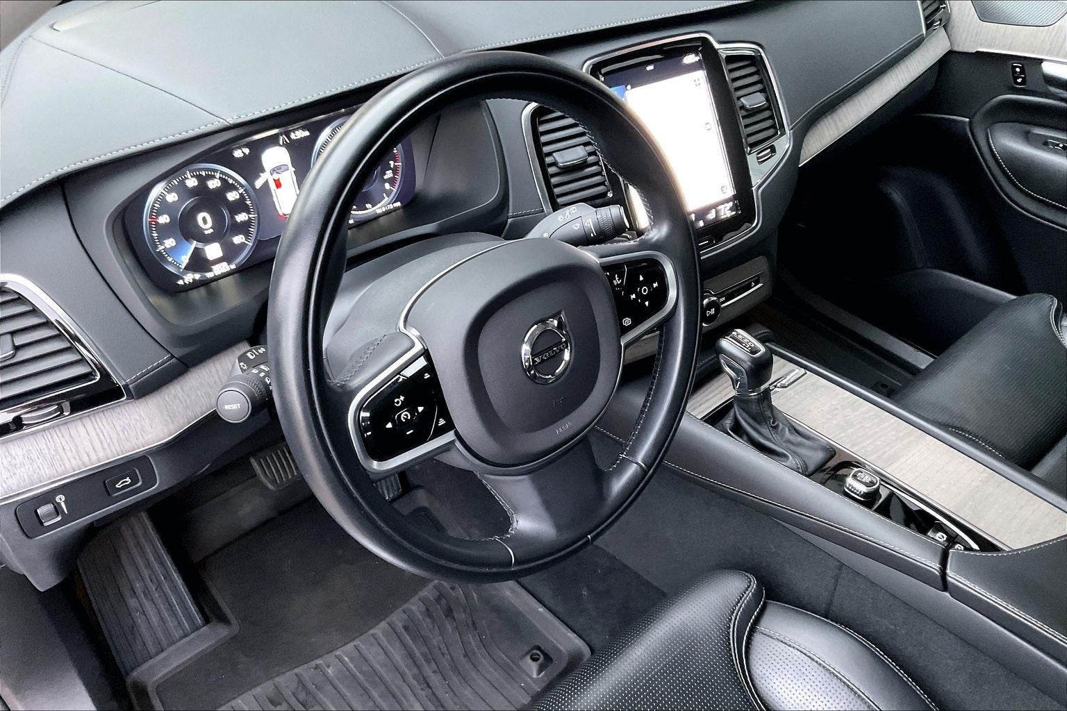 2022 Volvo XC90 T6 Inscription