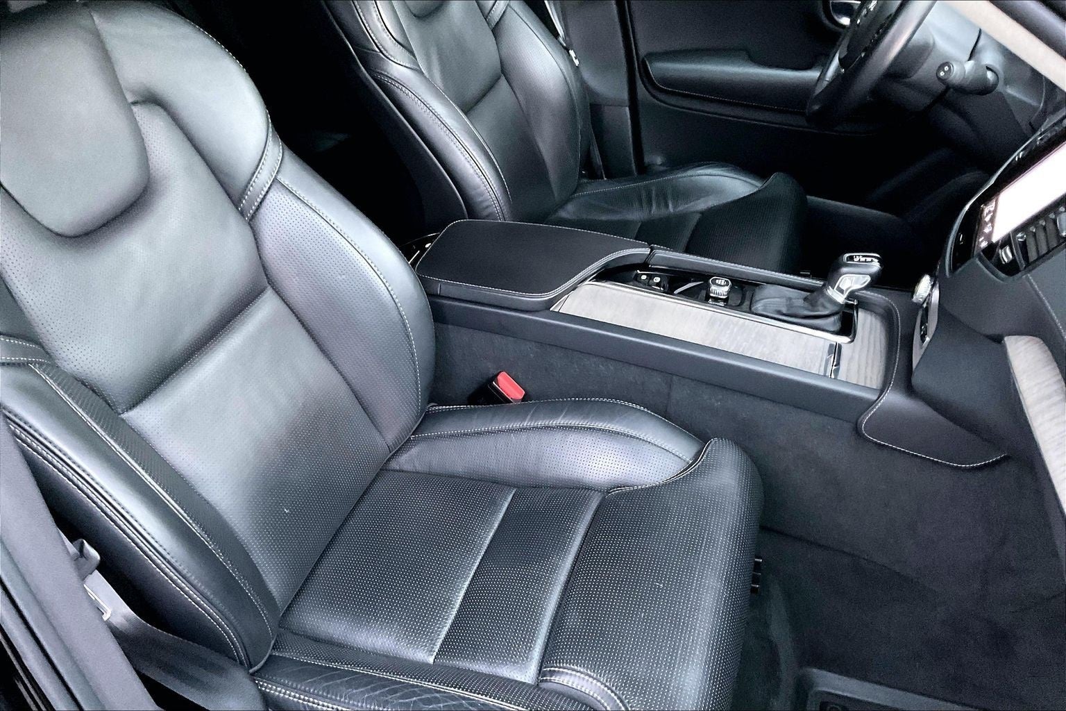 2022 Volvo XC90 T6 Inscription